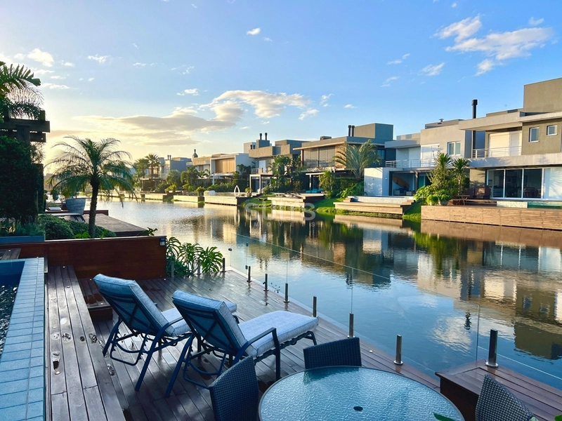 Magnífico sobrado beira-lago no Condomínio Malibu: 18ª foto da galeria de imagens do imóvel