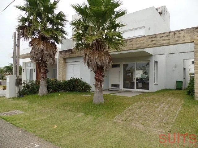 Linda sobrado à venda no condomínio Las Palmas: 1ª foto da galeria de imagens do imóvel