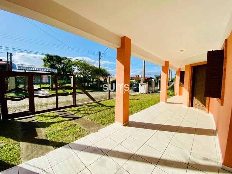 Excelente casa à venda na praia de Rainha do Mar em Xangri-lá: 3ª foto da galeria de imagens do imóvel