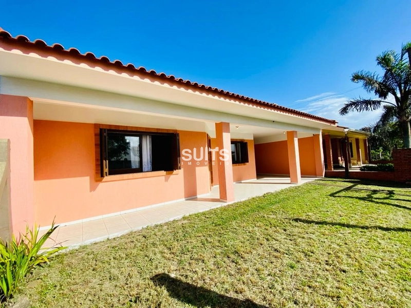 Excelente casa à venda na praia de Rainha do Mar em Xangri-lá: 2ª foto da galeria de imagens do imóvel