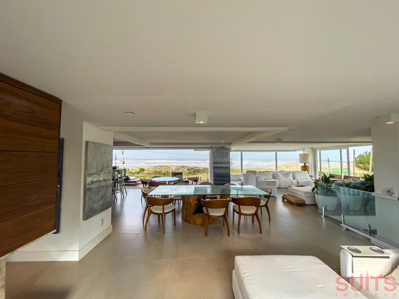 Magnifica mansão à beira mar na praia de Atlântida: 39ª foto da galeria de imagens do imóvel