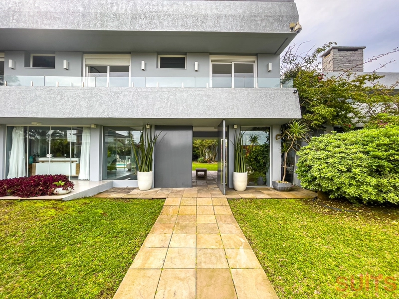 Magnifica mansão à beira mar na praia de Atlântida: 3ª foto da galeria de imagens do imóvel