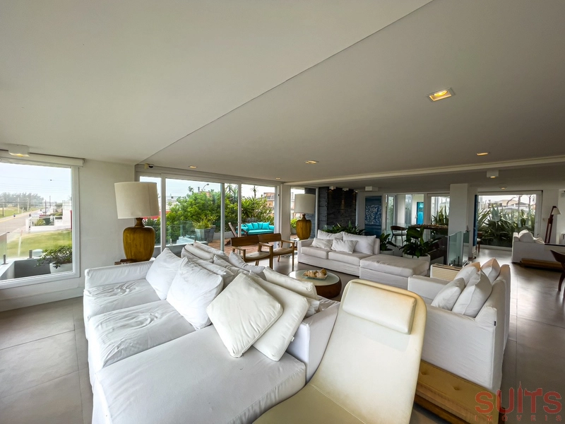 Magnifica mansão à beira mar na praia de Atlântida: 42ª foto da galeria de imagens do imóvel