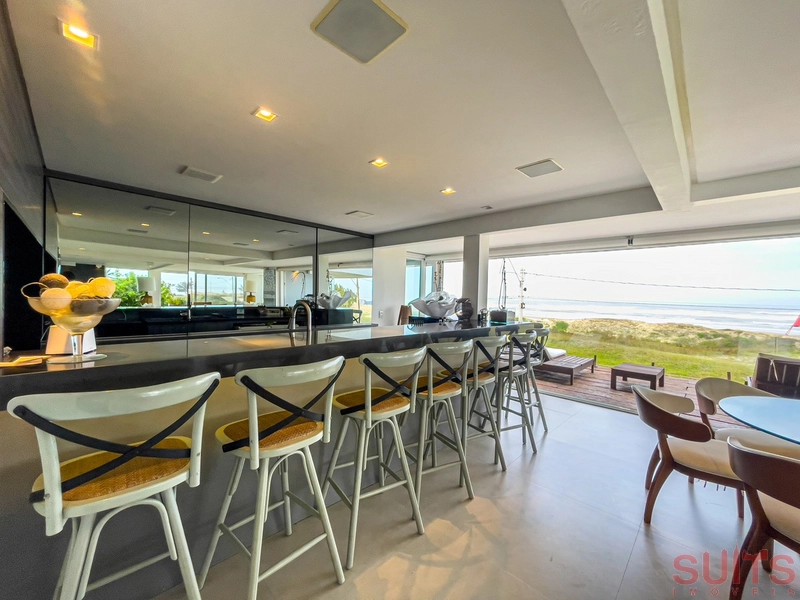 Magnifica mansão à beira mar na praia de Atlântida: 47ª foto da galeria de imagens do imóvel