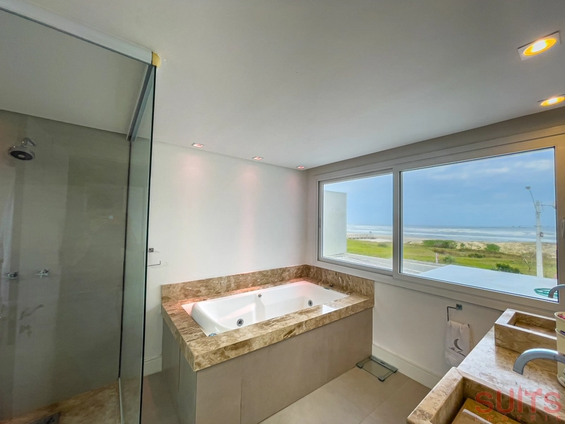 Magnifica mansão à beira mar na praia de Atlântida: 55ª foto da galeria de imagens do imóvel