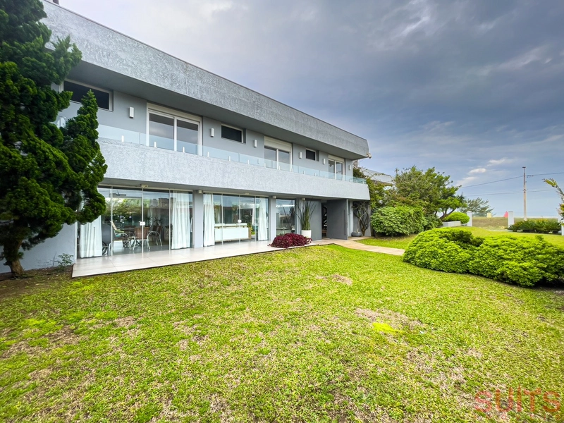 Magnifica mansão à beira mar na praia de Atlântida: 2ª foto da galeria de imagens do imóvel