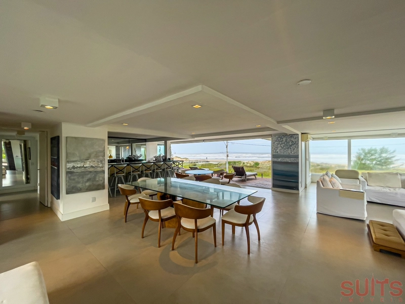 Magnifica mansão à beira mar na praia de Atlântida: 72ª foto da galeria de imagens do imóvel