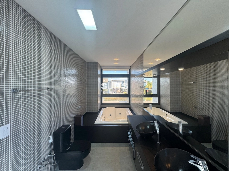 Mansão no condomínio Enseada.: 21ª foto da galeria de imagens do imóvel