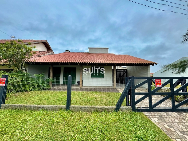 SOBRADO À 01 QUADRA DO MAR NA PRAIA DE ATLANTIDA SUL: 2ª foto da galeria de imagens do imóvel