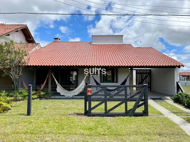 SOBRADO À 01 QUADRA DO MAR NA PRAIA DE ATLANTIDA SUL: 1ª foto da galeria de imagens do imóvel