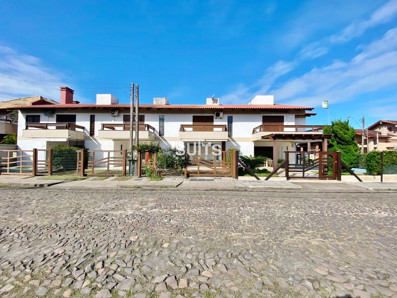 Excelente sobrado próximo do mar no Centro de Xangri-Lá: 2ª foto da galeria de imagens do imóvel