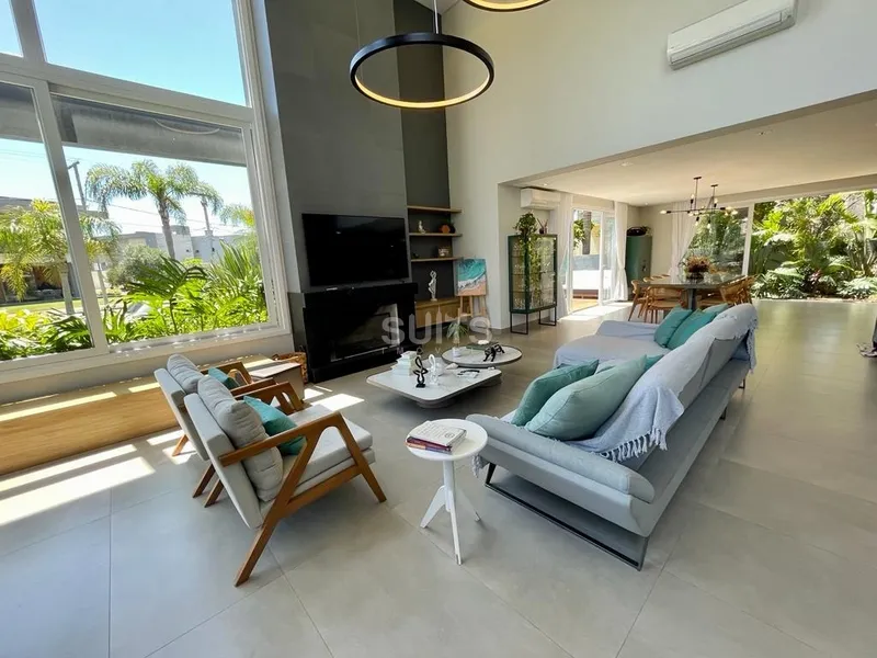 Excelente sobrado de esquina à venda no condomínio Sea Coast: 3ª foto da galeria de imagens do imóvel