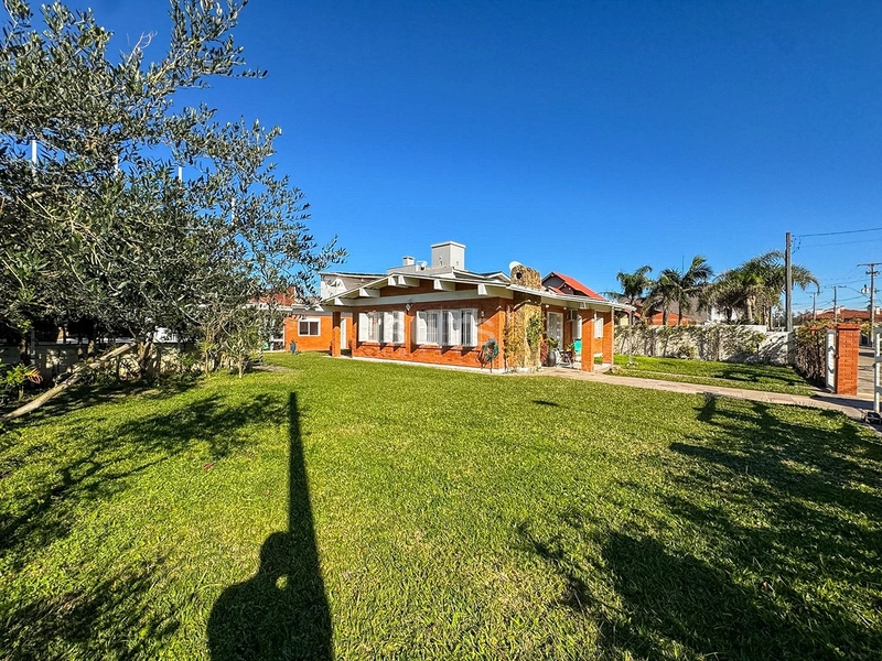 Casa com 02 terrenos próxima ao mar no Centro de Xangri-Lá : 15ª foto da galeria de imagens do imóvel