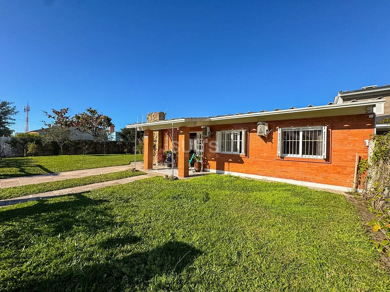 Casa com 02 terrenos próxima ao mar no Centro de Xangri-Lá : 2ª foto da galeria de imagens do imóvel