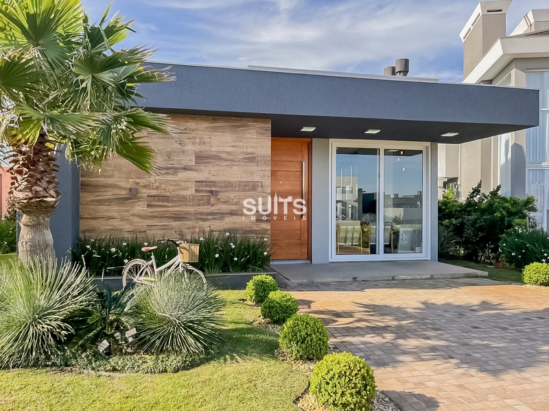 Excelente casa beira lago no condomínio Riviera: 1ª foto da galeria de imagens do imóvel