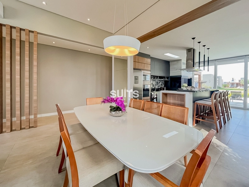 Excelente casa beira lago no condomínio Riviera: 5ª foto da galeria de imagens do imóvel