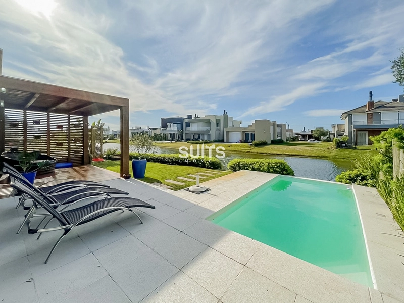 Excelente casa beira lago no condomínio Riviera: 10ª foto da galeria de imagens do imóvel