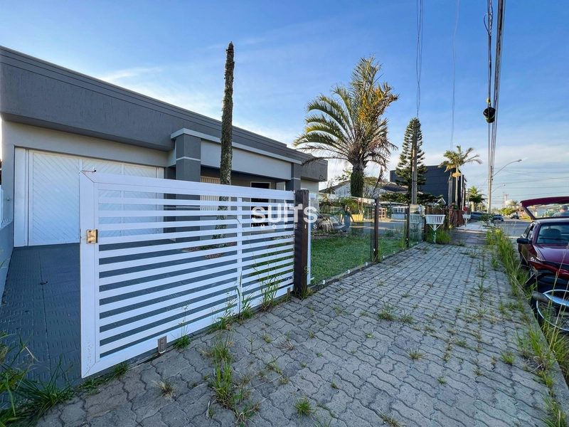 Excelente casa à venda no Centro de Xangri-Lá: 1ª foto da galeria de imagens do imóvel