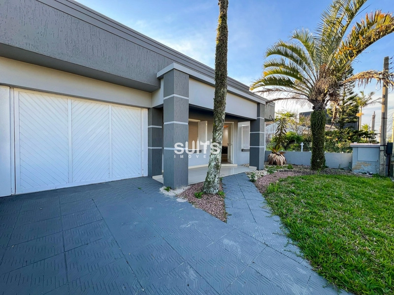 Excelente casa à venda no Centro de Xangri-Lá: 2ª foto da galeria de imagens do imóvel