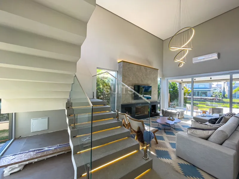 Lindo sobrado padrão AAA Beira Lago no Cond. Sea Coast: 4ª foto da galeria de imagens do imóvel