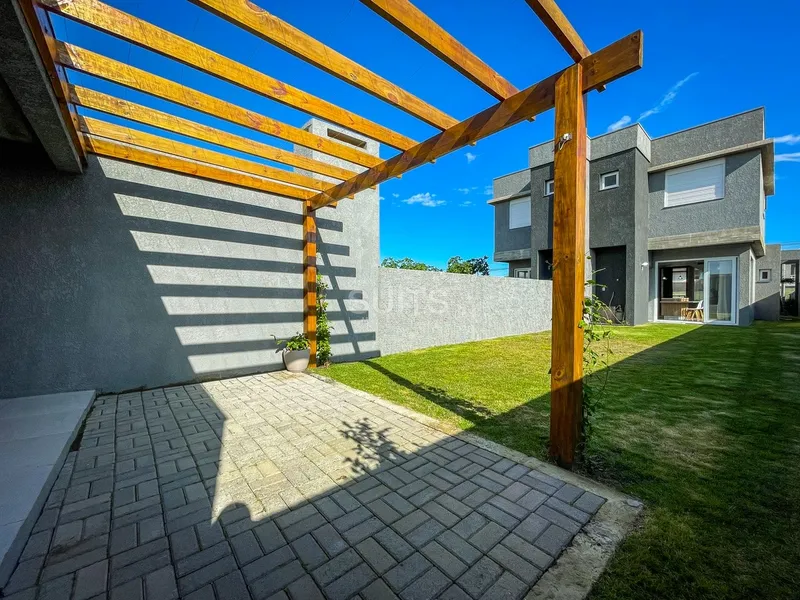 Excelente sobrado novo próximo ao mar no Centro de Xangri-Lá: 14ª foto da galeria de imagens do imóvel