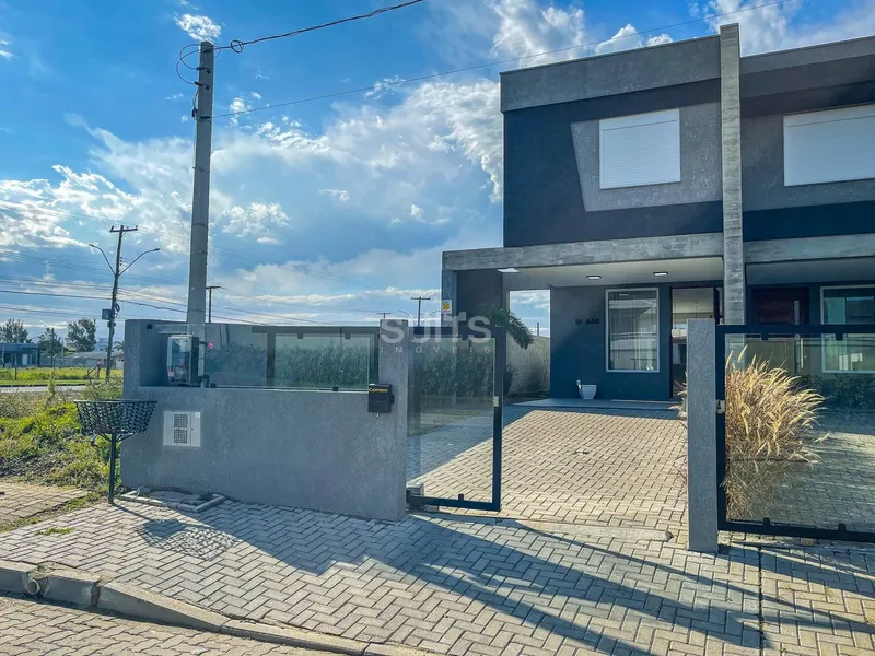 Excelente sobrado novo próximo ao mar no Centro de Xangri-Lá: 1ª foto da galeria de imagens do imóvel