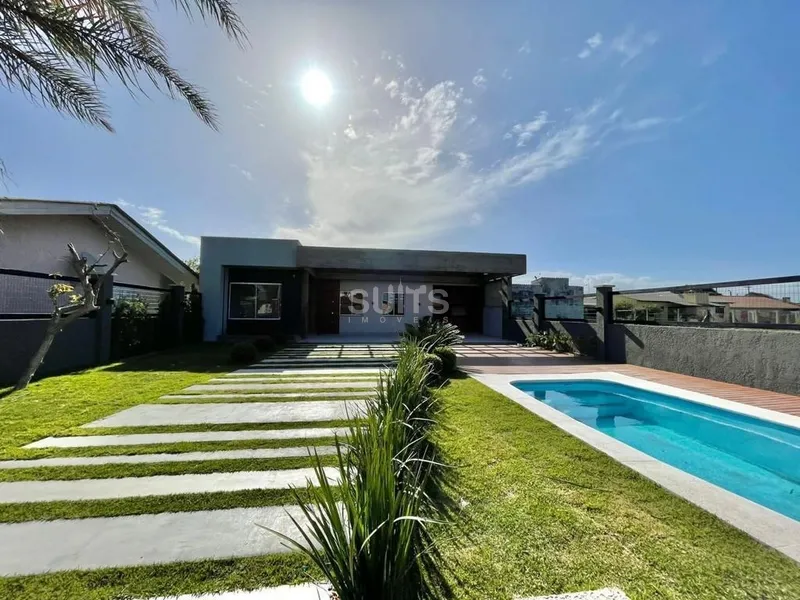 Excelente casa de Alto Padrão na praia de Atlântida Sul: 2ª foto da galeria de imagens do imóvel