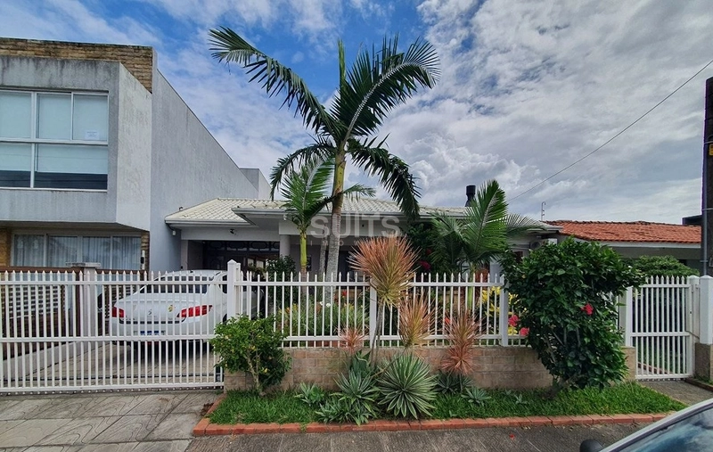 Excelente casa à venda no Centro : 2ª foto da galeria de imagens do imóvel