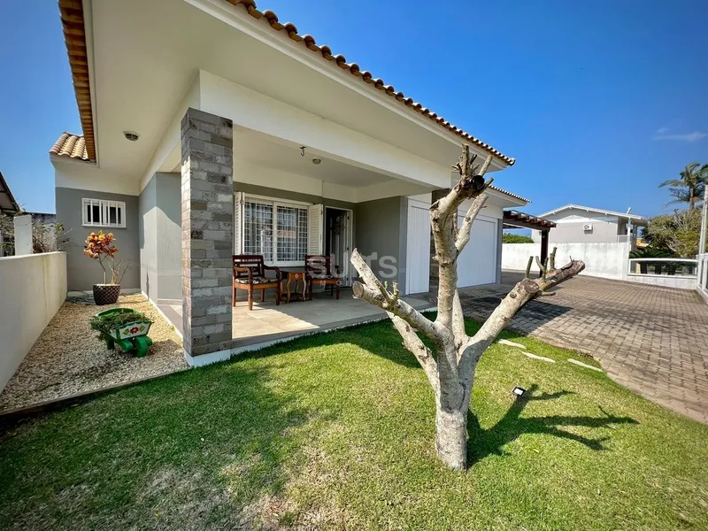 Incrível casa com 02 terrenos no centro de Xangri-Lá: 2ª foto da galeria de imagens do imóvel