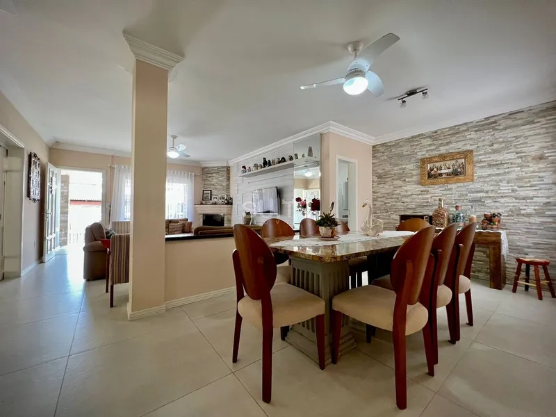 Incrível casa com 02 terrenos no centro de Xangri-Lá: 8ª foto da galeria de imagens do imóvel