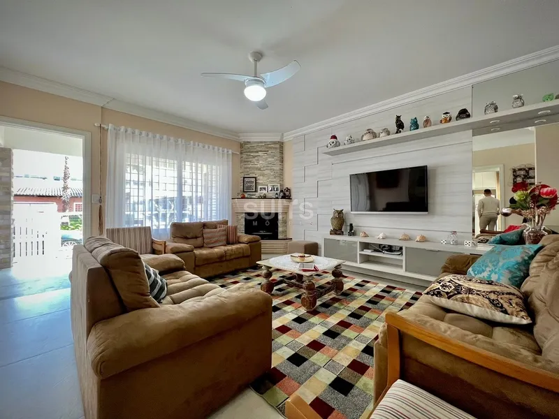 Incrível casa com 02 terrenos no centro de Xangri-Lá: 6ª foto da galeria de imagens do imóvel