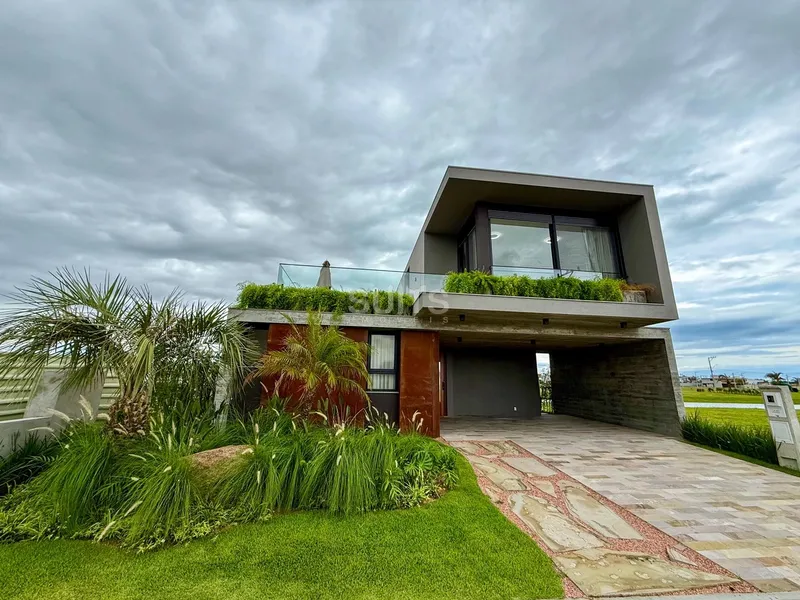 Excelente sobrado beira lago à venda no condomínio Amare Home Resort: 3ª foto da galeria de imagens do imóvel