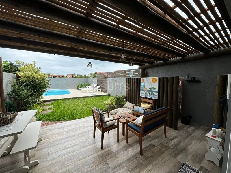 Excelente sobrado à 03 quadras do mar no Centro de Xangri-Lá: 1ª foto da galeria de imagens do imóvel