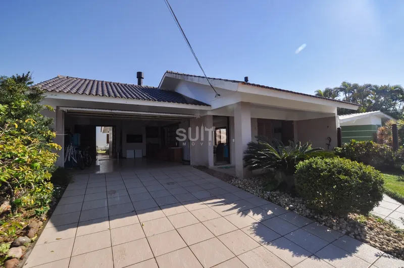 Excelente casa no Centro da praia de Xangri-Lá: 2ª foto da galeria de imagens do imóvel