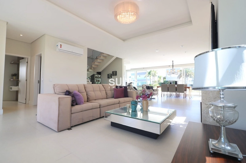 Sobrado na beira do lago no condomínio Enseada: 5ª foto da galeria de imagens do imóvel