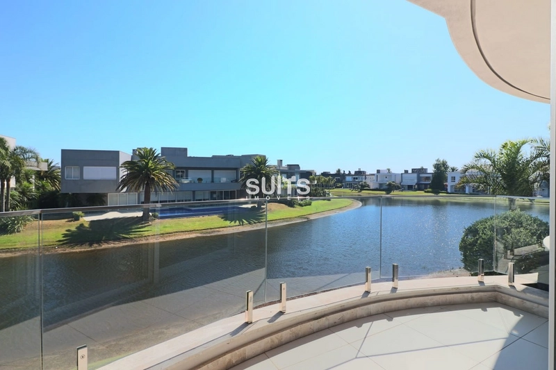 Sobrado na beira do lago no condomínio Enseada: 26ª foto da galeria de imagens do imóvel