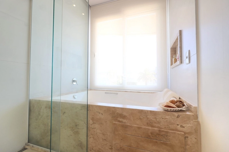 Sobrado na beira do lago no condomínio Enseada: 21ª foto da galeria de imagens do imóvel