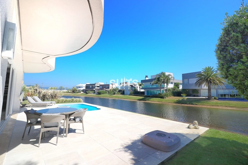 Sobrado na beira do lago no condomínio Enseada: 11ª foto da galeria de imagens do imóvel