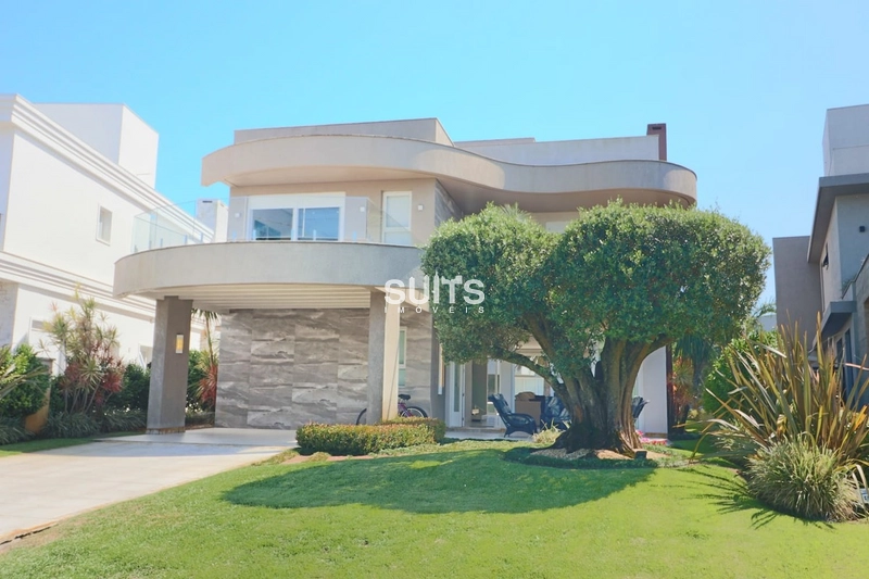 Sobrado na beira do lago no condomínio Enseada: 1ª foto da galeria de imagens do imóvel