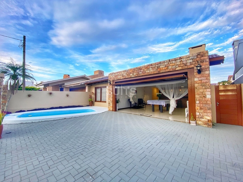 Excelente casa com Piscina na divisa com Atlântida: 1ª foto da galeria de imagens do imóvel