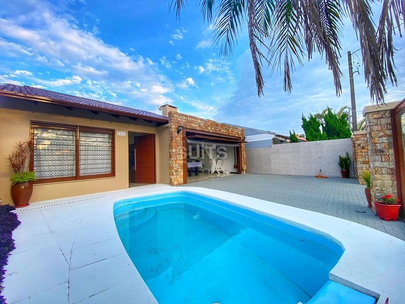 Excelente casa com Piscina na divisa com Atlântida: 2ª foto da galeria de imagens do imóvel