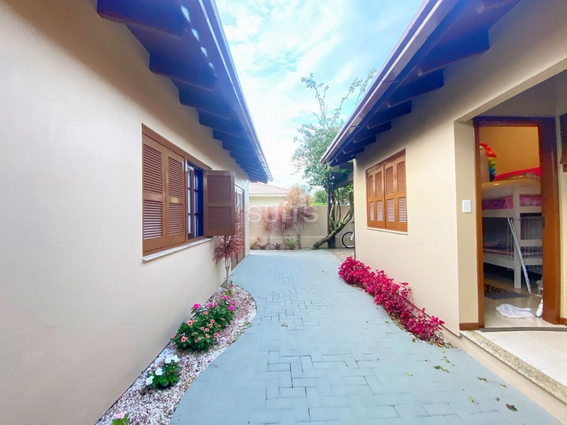 Excelente casa com Piscina na divisa com Atlântida: 28ª foto da galeria de imagens do imóvel
