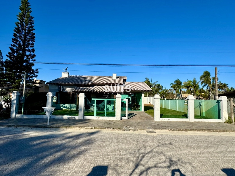 Excelente casa térrea à venda na praia de Atlântida em Xangri-lá: 1ª foto da galeria de imagens do imóvel