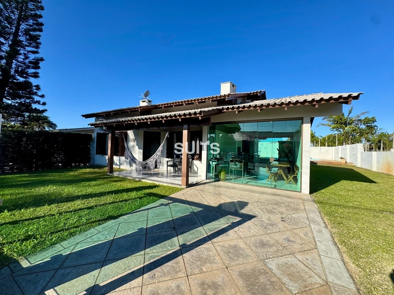 Excelente casa térrea à venda na praia de Atlântida em Xangri-lá: 3ª foto da galeria de imagens do imóvel