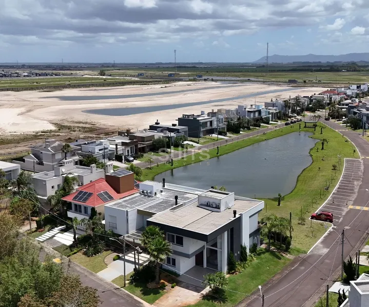 Excelente sobrado na beira do lago no condomínio Las Palmas: 2ª foto da galeria de imagens do imóvel