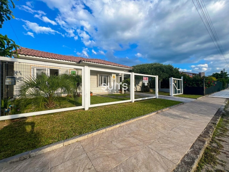Excelente casa à venda na praia de Maristela em Xangri-lá: 2ª foto da galeria de imagens do imóvel