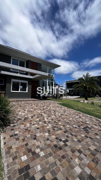 Mansão beira lago e de esquina no Condomínio Blue em Xangri-Lá: 4ª foto da galeria de imagens do imóvel