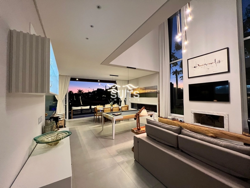 Mansão beira lago e de esquina no Condomínio Blue em Xangri-Lá: 1ª foto da galeria de imagens do imóvel