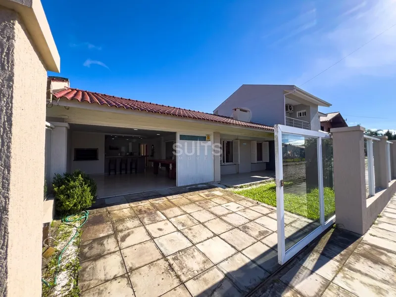 Excelente casa próxima ao mar no Centro de Xangri-Lá: 1ª foto da galeria de imagens do imóvel