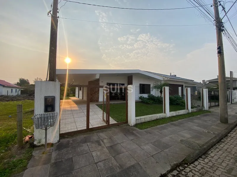 Ótima casa à 03 quadras do mar no centro da praia de Xangri-Lá: 1ª foto da galeria de imagens do imóvel